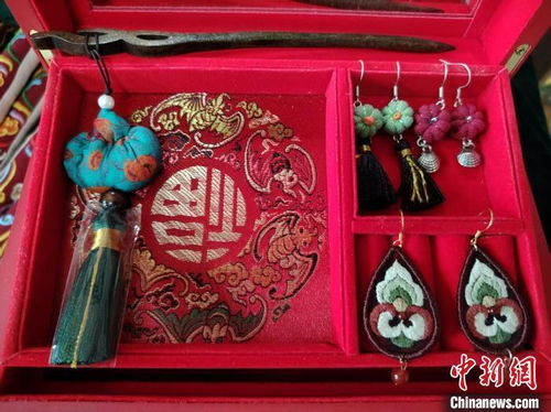 黃土塬繡娘深閨手作變身時(shí)髦單品 闖世界